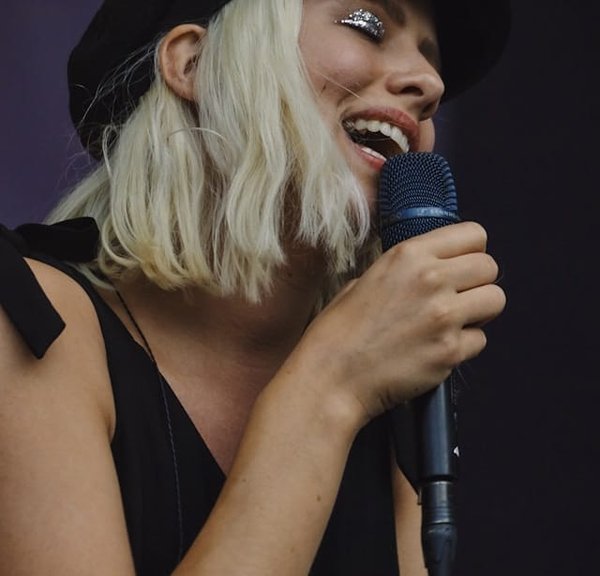 Quelles sont les chansons pop les plus accrocheuses des dernières décennies ?