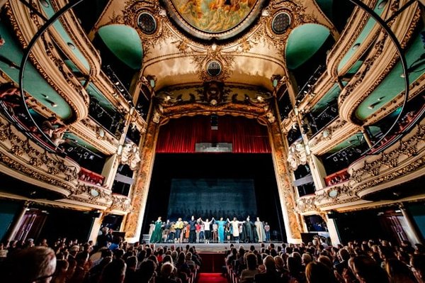 Quels sont les thèmes récurrents dans les opéras de Puccini ?