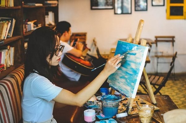 Comment les techniques de Vermeer ont-elles influencé la peinture de genre ?