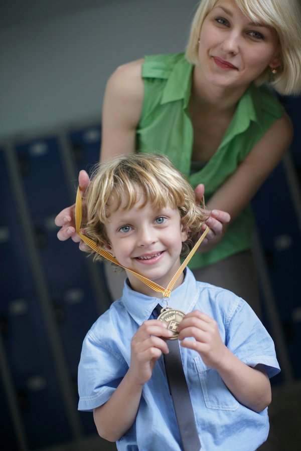 Des médailles en or pour célébrer votre petit garçon